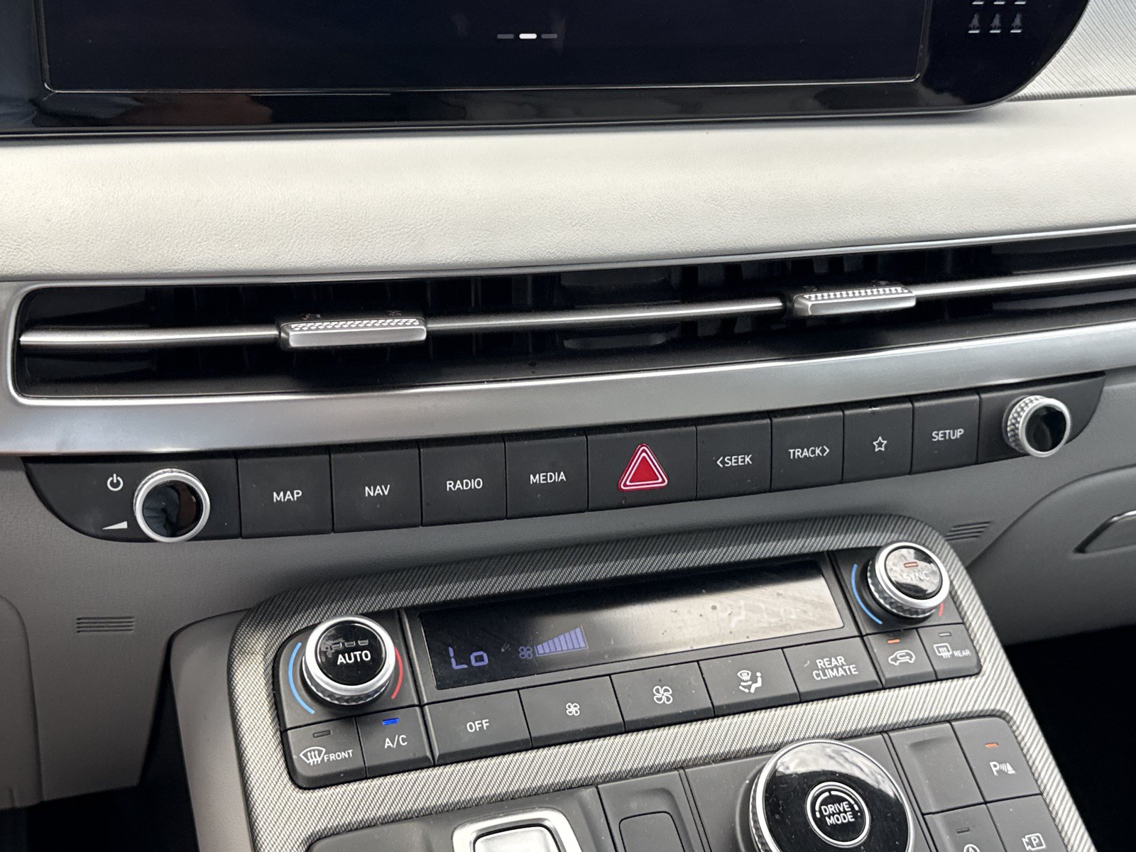 Used 2024 Hyundai Palisade SEL FWD image 33