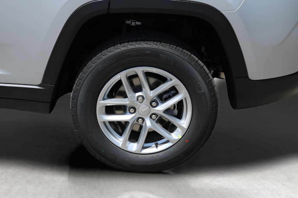 New 2026 Jeep Grand Cherokee Laredo X RWD image 9