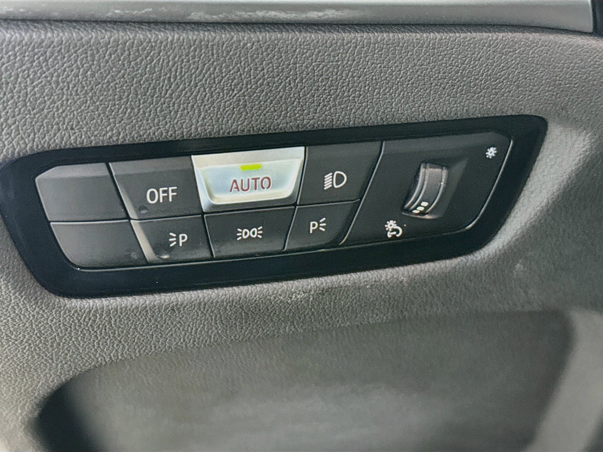 Used 2025 BMW 330i Sedan RWD image 9