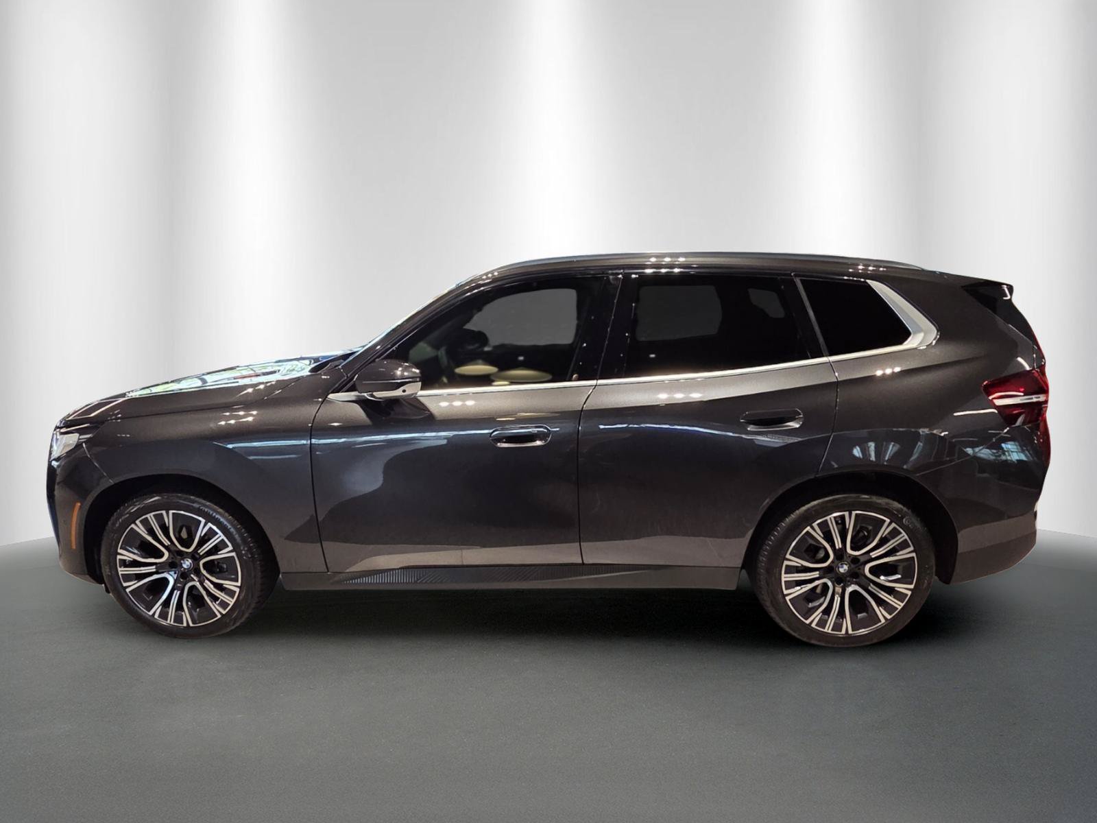 Used 2025 BMW X3 xDrive30i w/ Premium Package AWD/4WD image 4