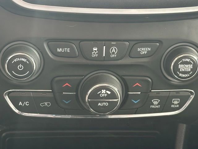 Used 2019 Jeep Cherokee Trailhawk w/ Cold Weather Group image 28