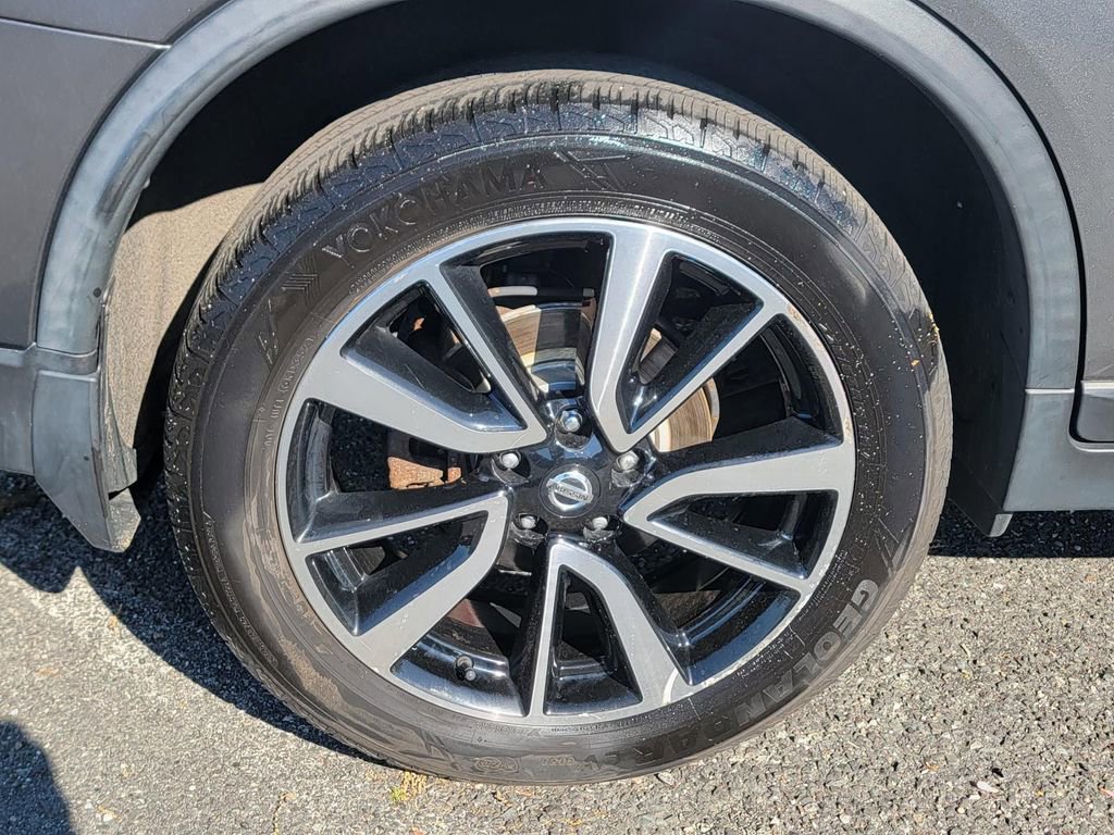 Used 2018 Nissan Rogue SL w/ Premium Package AWD/4WD image 9