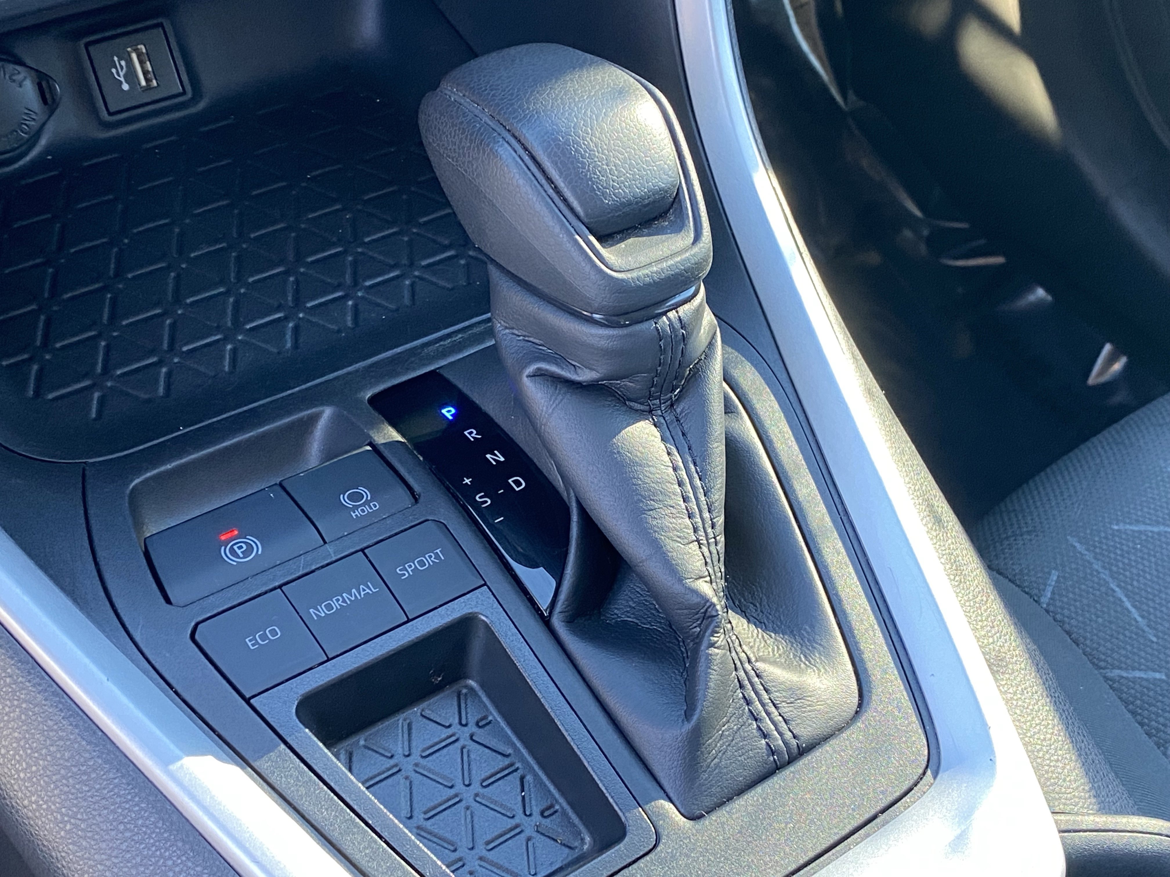 Used 2024 Toyota RAV4 XLE image 24