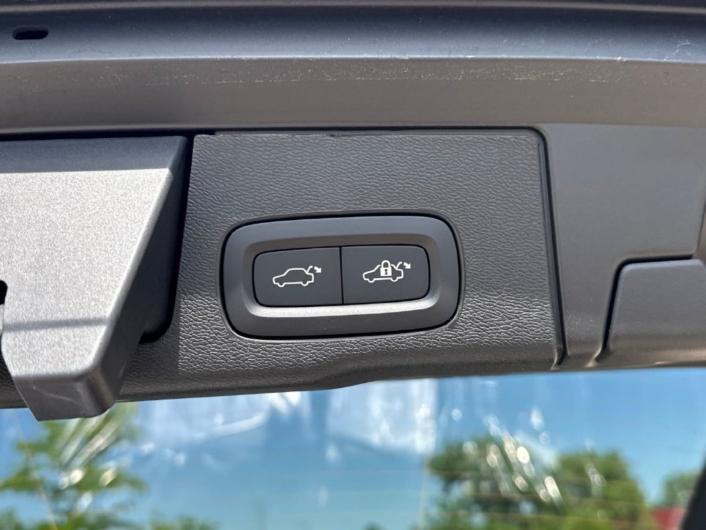 New 2026 Volvo XC60 T8 Plus w/ Climate Package AWD/4WD image 6