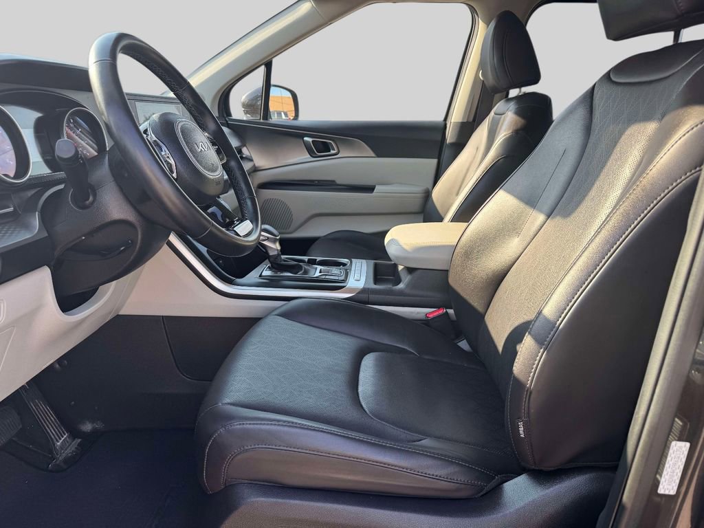 Used 2024 Kia Carnival LX FWD image 14
