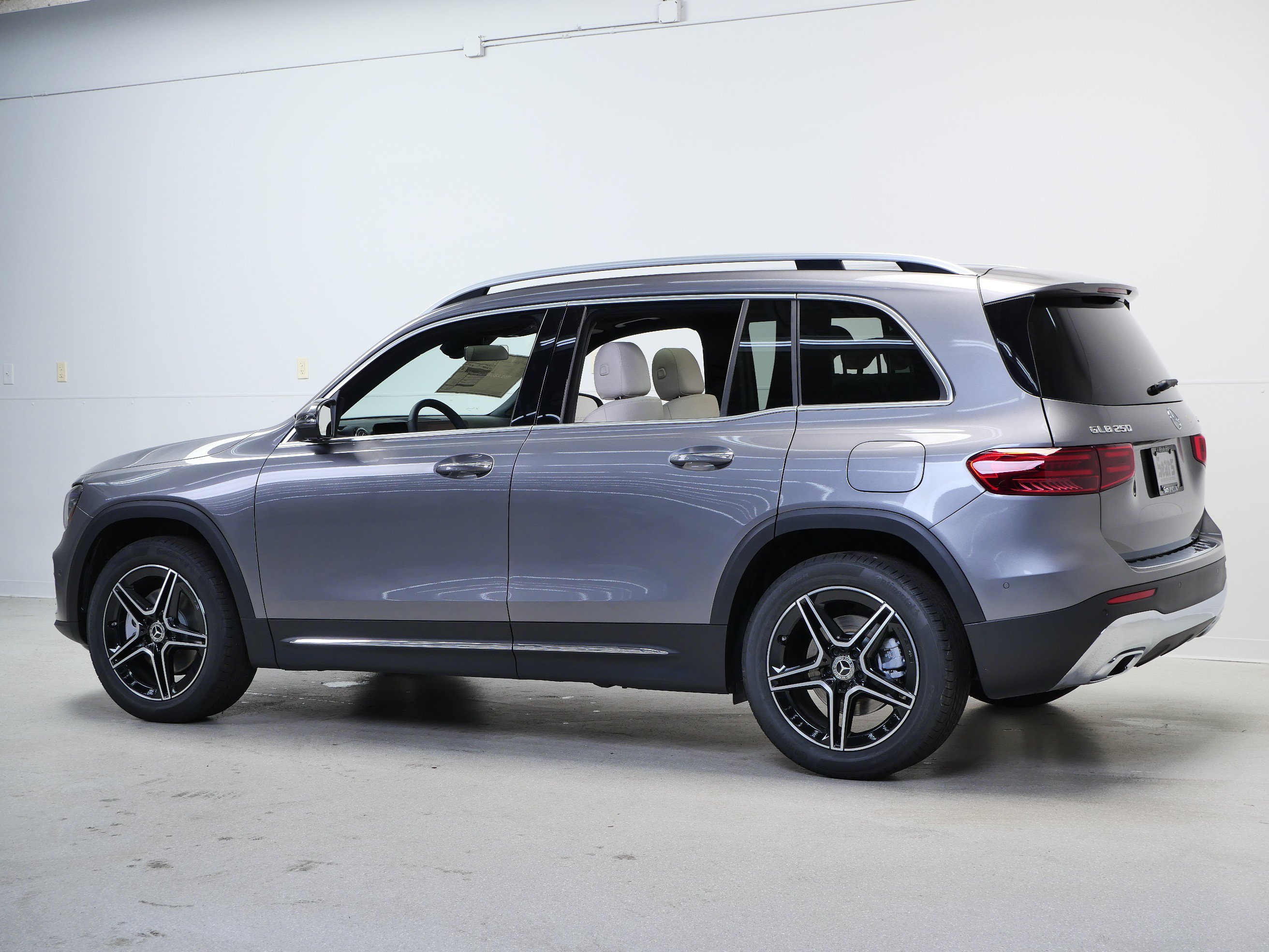 New 2026 Mercedes-Benz GLB 250 4MATIC image 6
