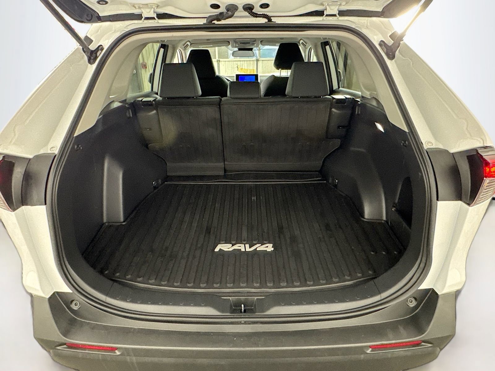 Certified 2023 Toyota RAV4 LE image 22