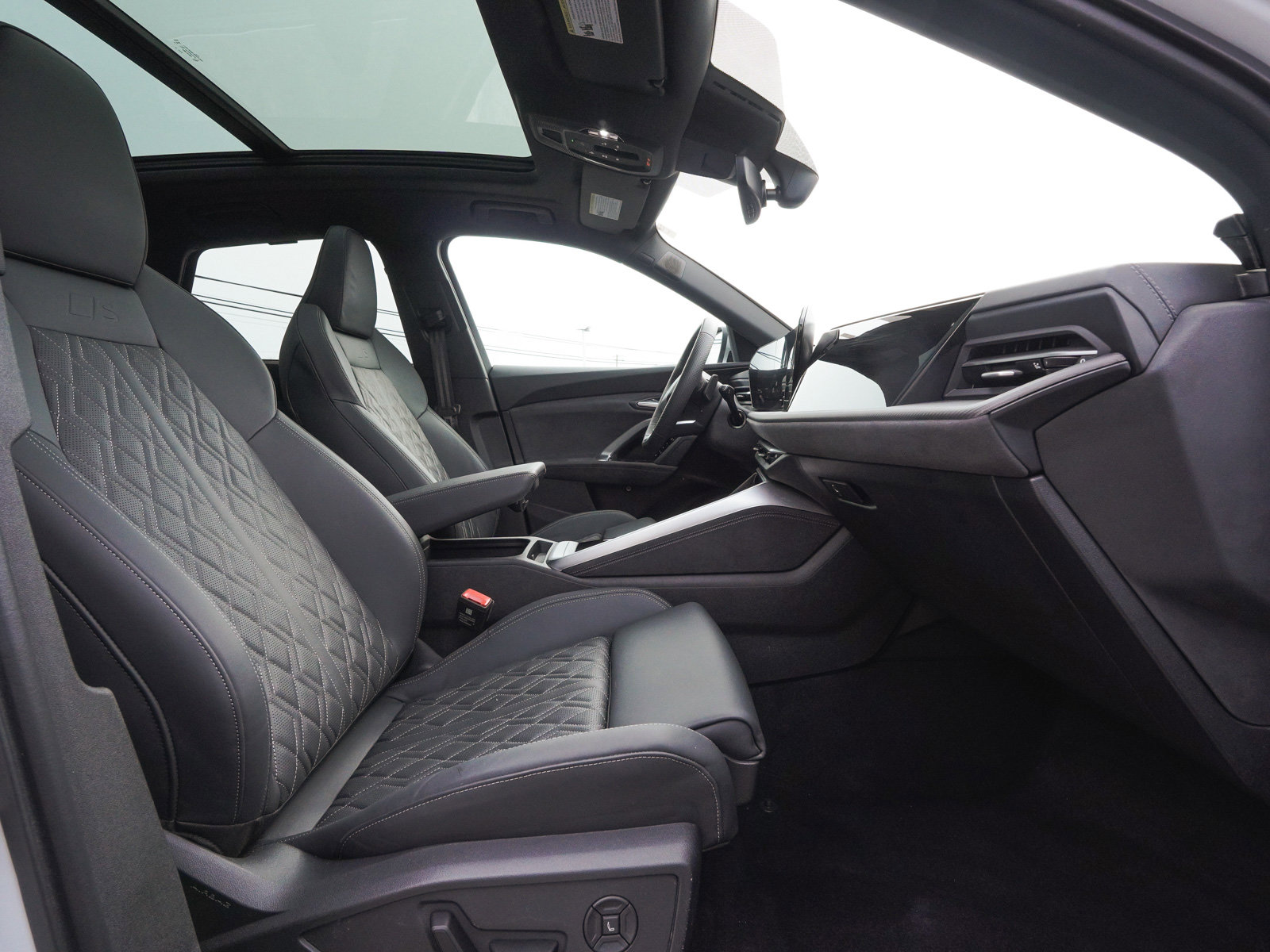 Used 2025 Audi SQ5 Premium Plus w/ Premium Plus Package image 41