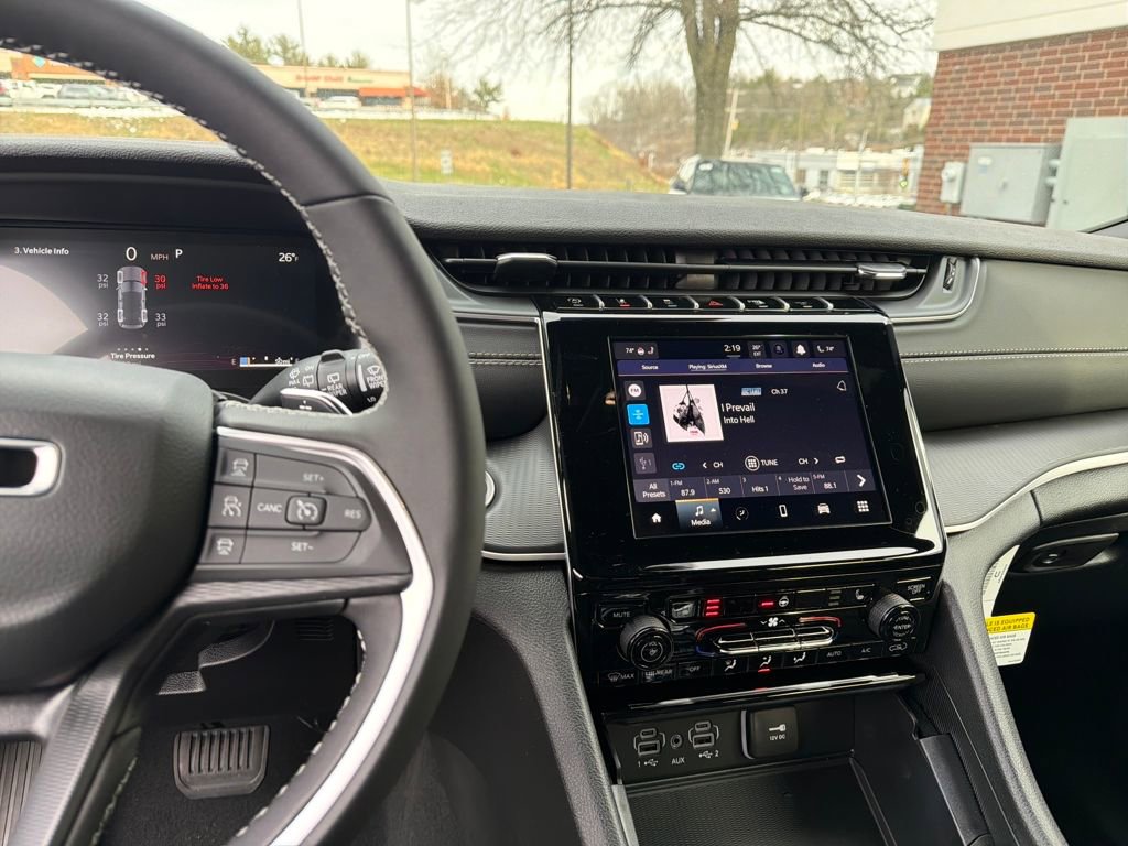 New 2025 Jeep Grand Cherokee Altitude image 18