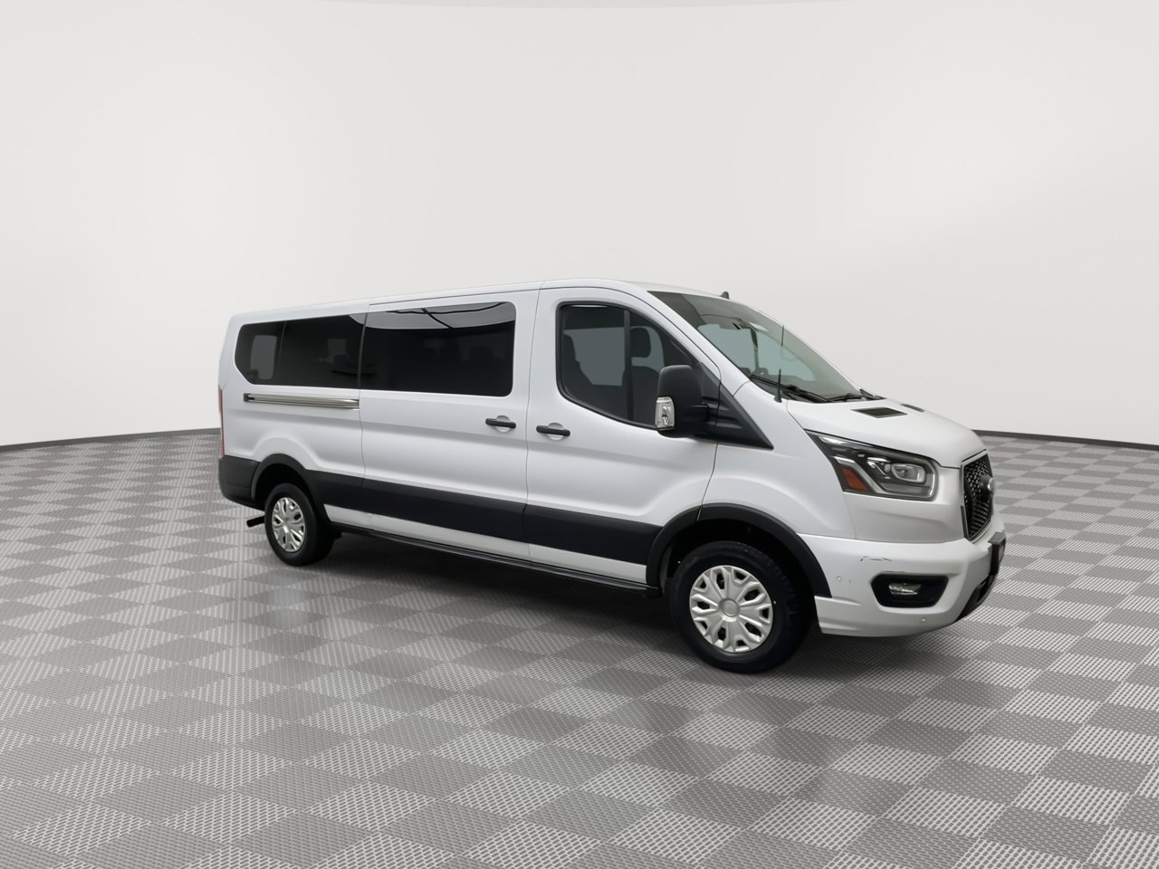 Used 2023 Ford Transit 350 XLT image 37