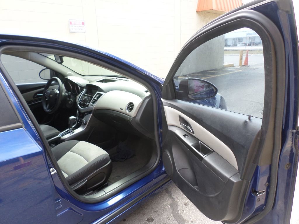 Used 2013 Chevrolet Cruze LS image 7