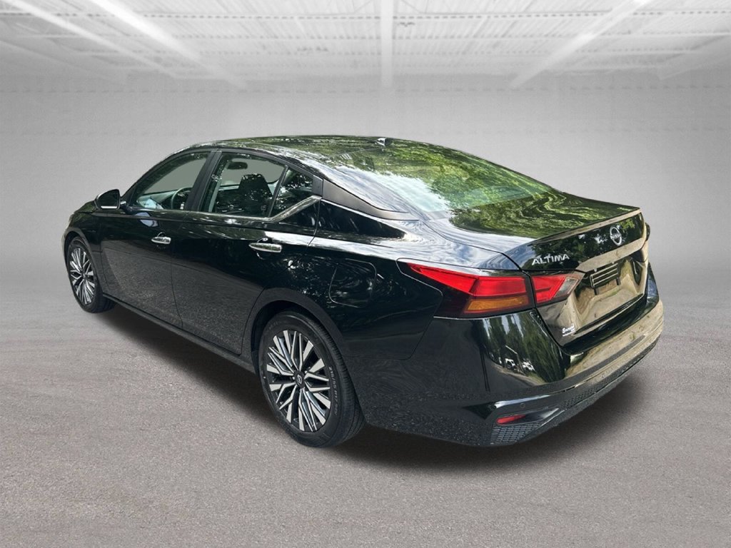 Used 2024 Nissan Altima 2.5 SV FWD image 3