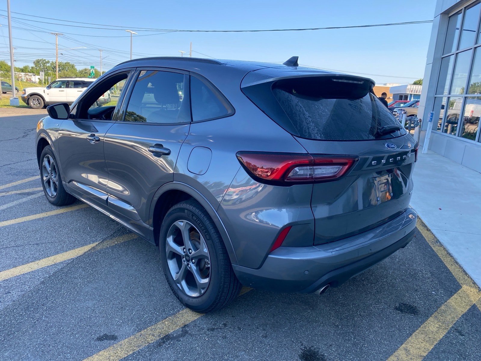 Used 2024 Ford Escape ST-Line w/ Tech Pack #1 AWD/4WD image 4