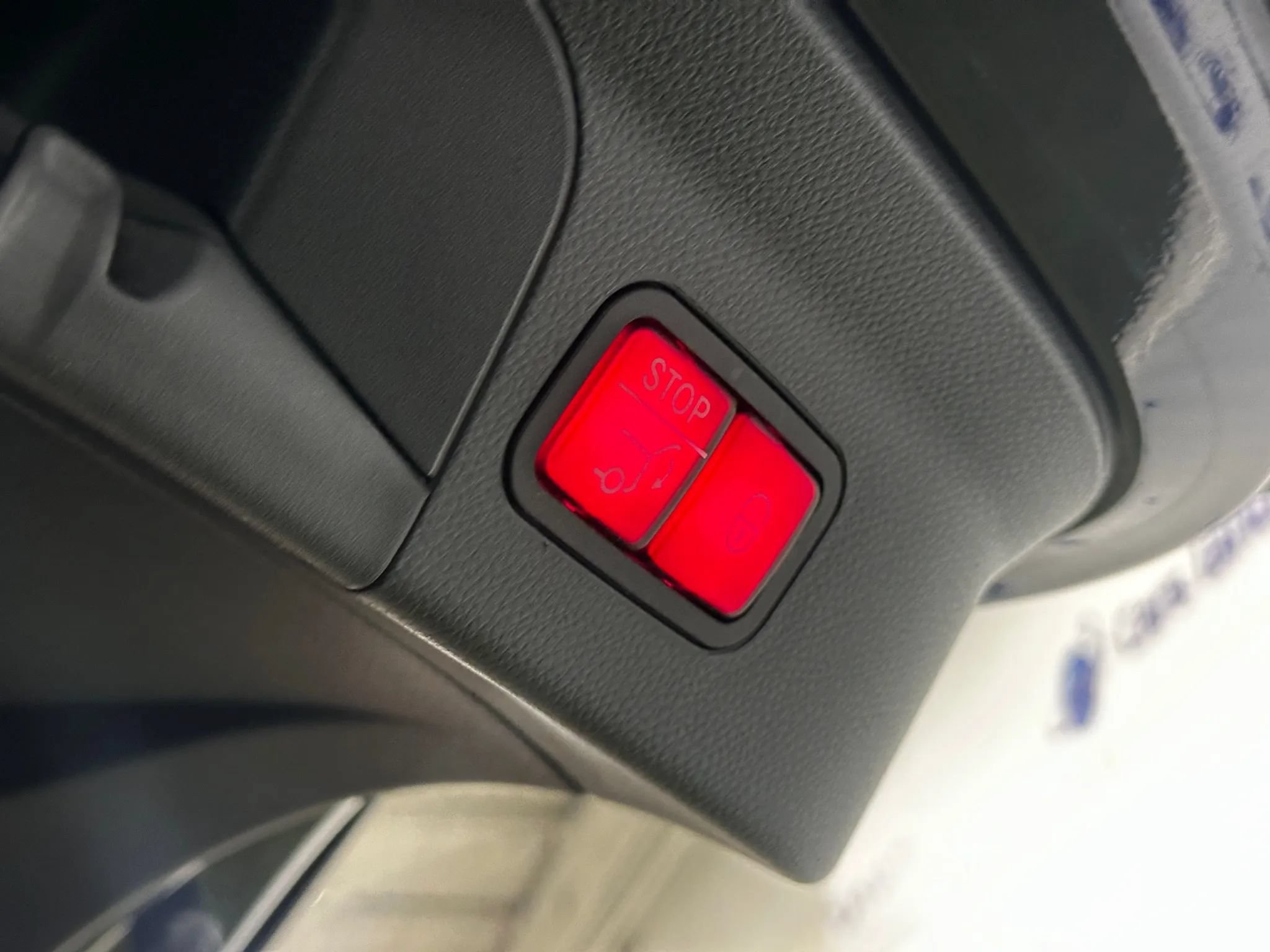 Used 2019 Mercedes-Benz GLC 300 4MATIC Coupe image 19