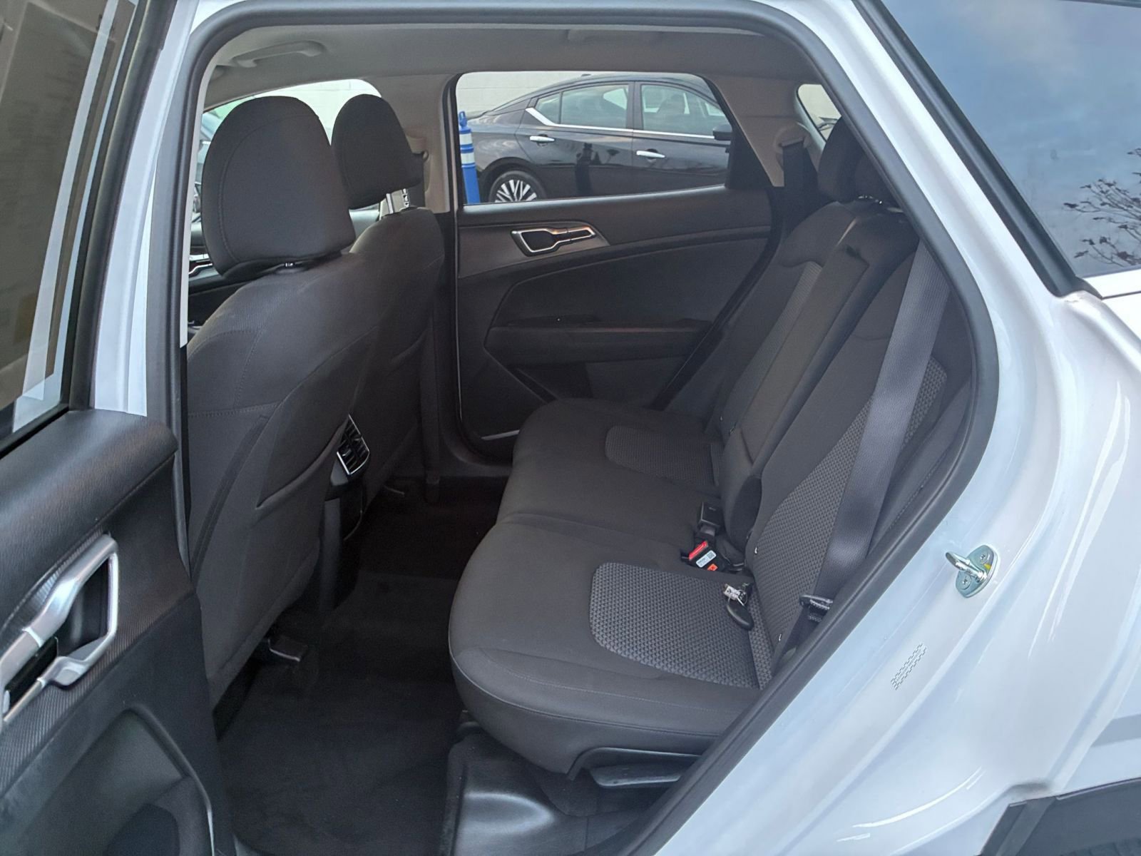 Used 2025 Kia Sportage LX image 24