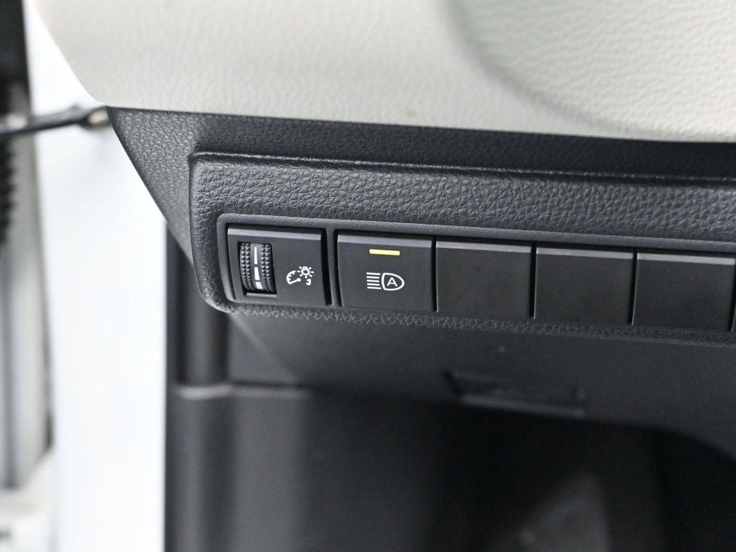 Used 2021 Toyota Corolla LE image 25