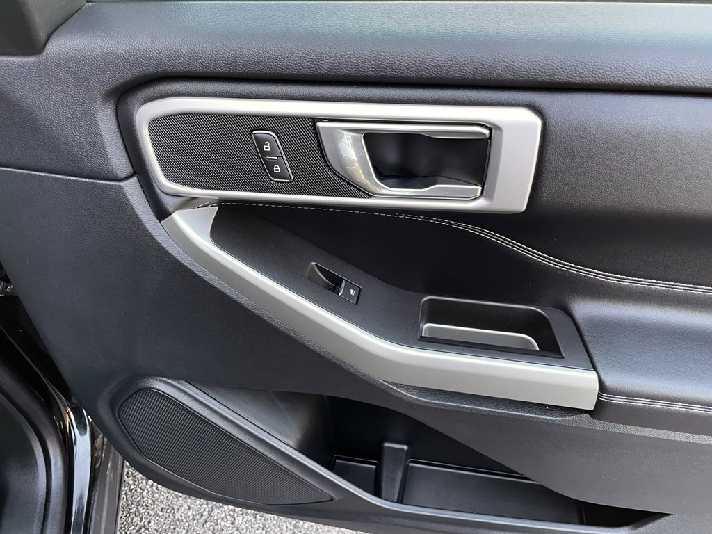Used 2022 Ford Explorer XLT image 30