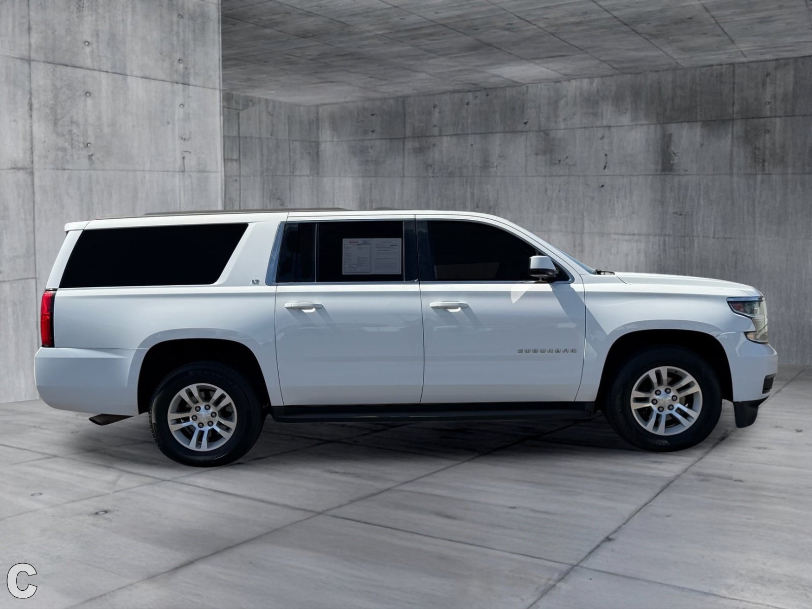 Used 2015 Chevrolet Suburban LT RWD image 7