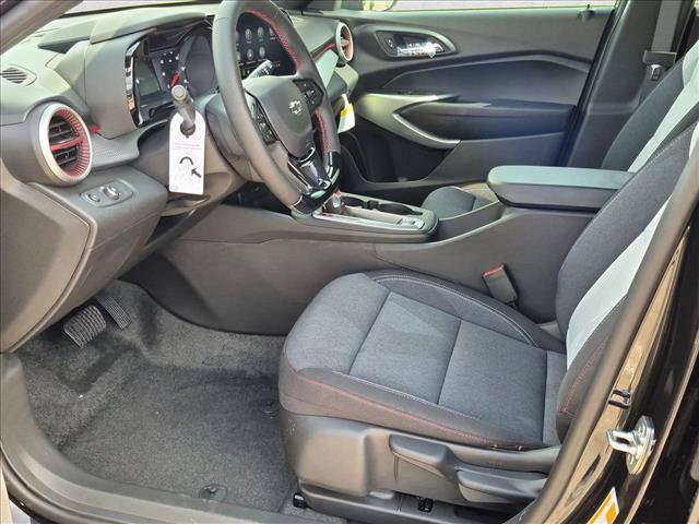 New 2026 Chevrolet Trax RS w/ Sunroof Package FWD image 4