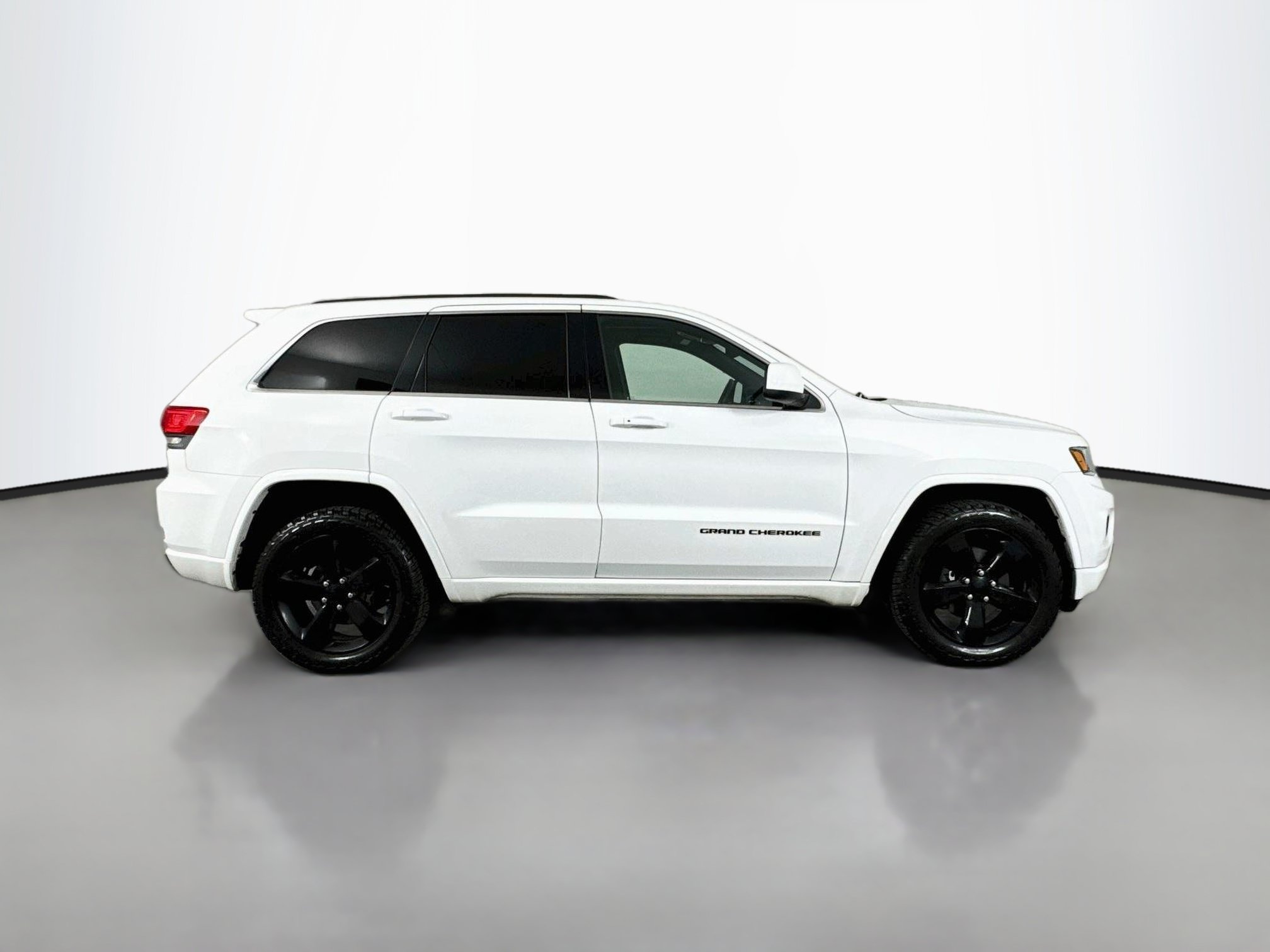 Used 2015 Jeep Grand Cherokee Altitude AWD/4WD image 8