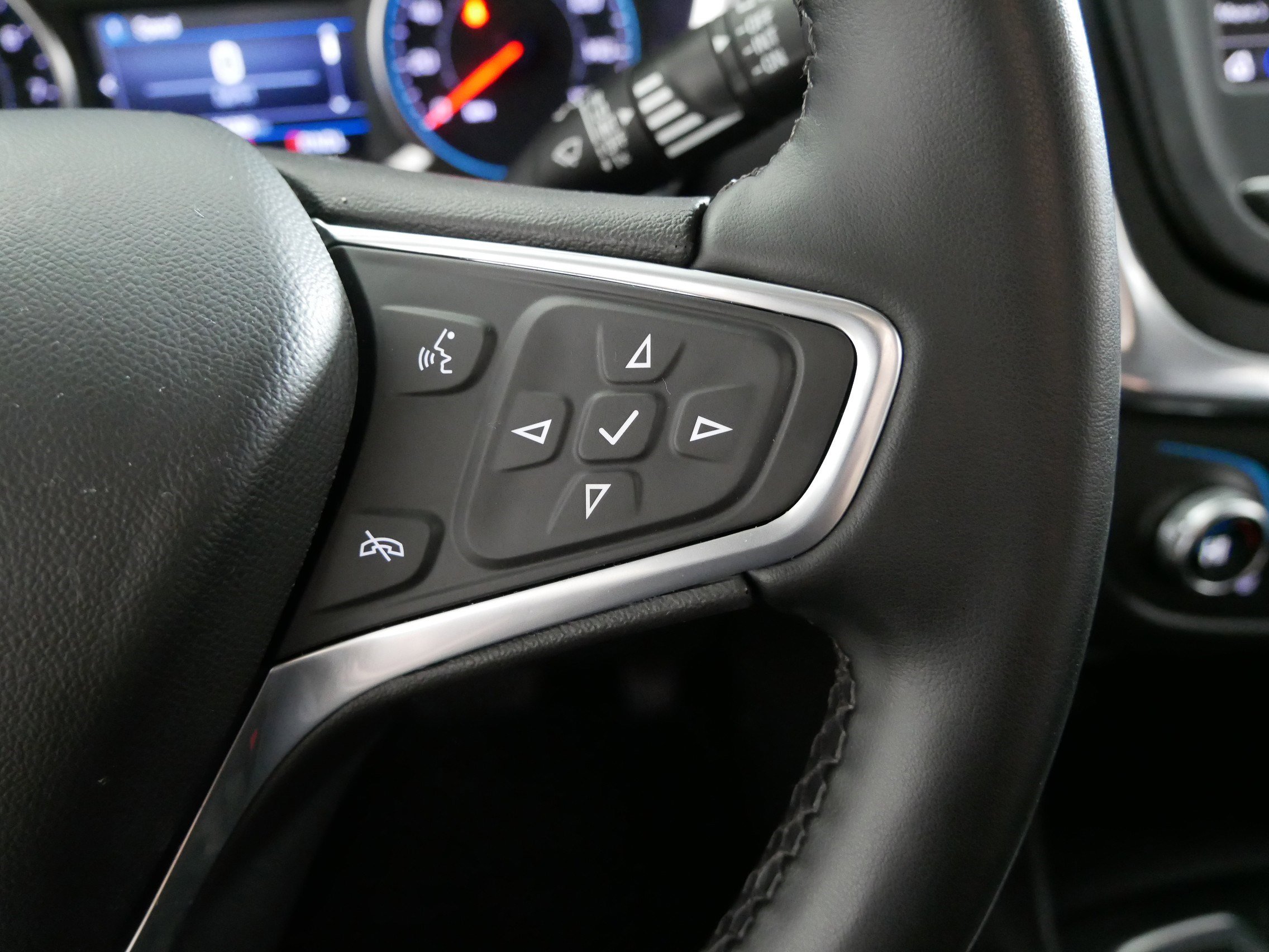 Used 2023 Chevrolet Equinox LT image 28