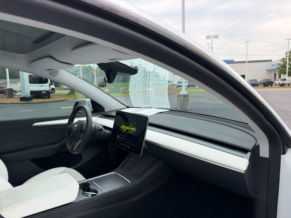 Used 2024 Tesla Model Y Long Range AWD/4WD image 18
