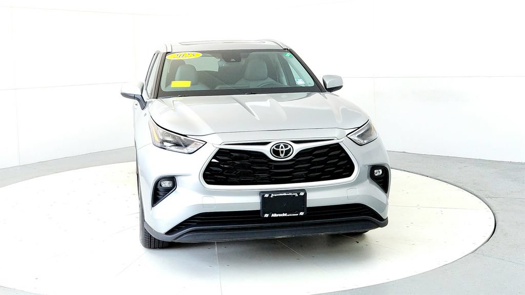 Certified 2025 Toyota Highlander XLE AWD/4WD image 8