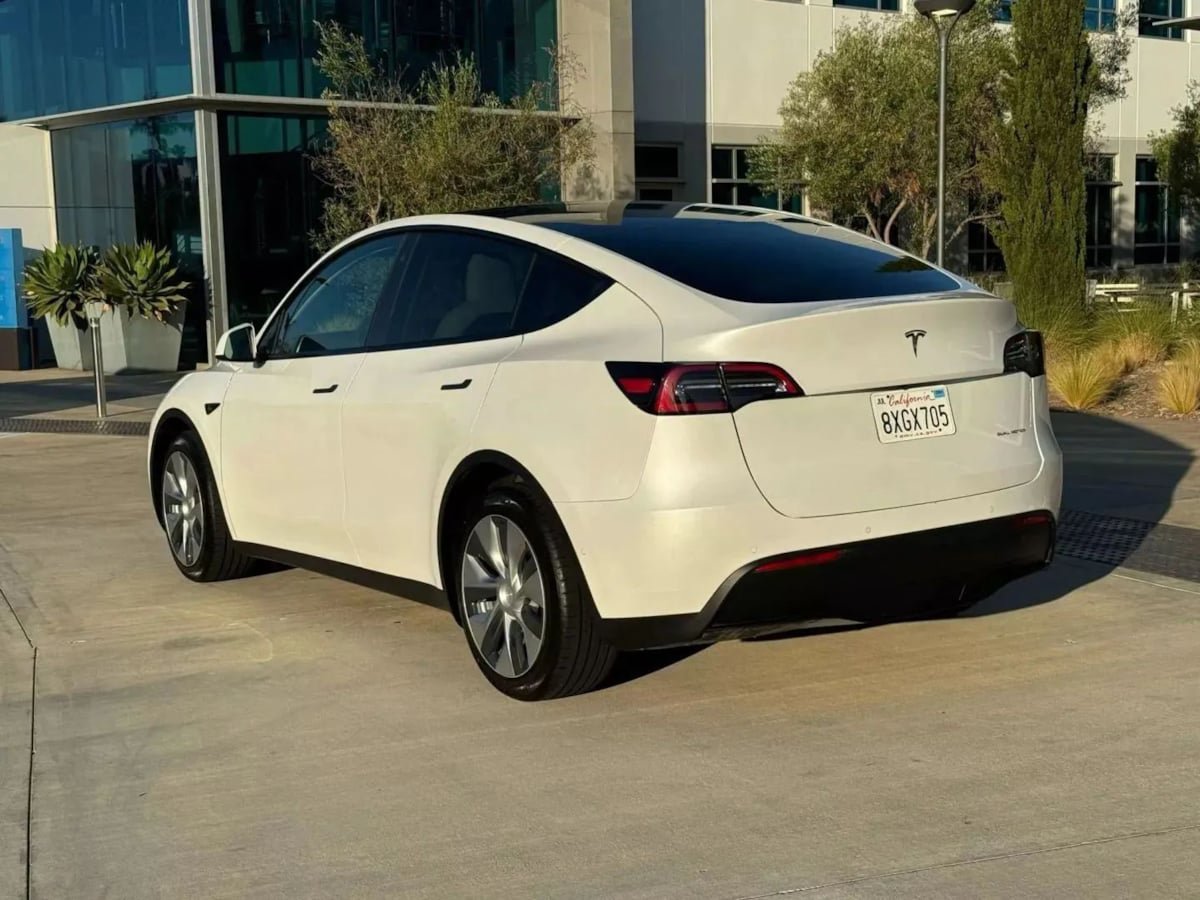 Used 2023 Tesla Model Y Long Range AWD/4WD image 10