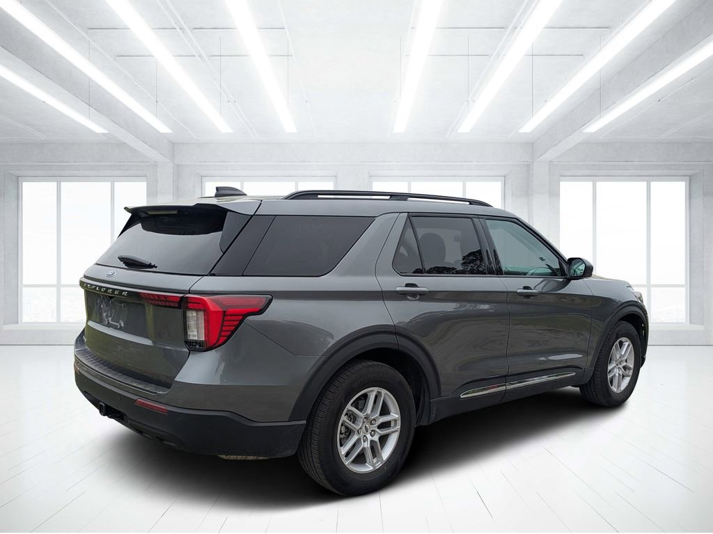 Used 2025 Ford Explorer Active image 3