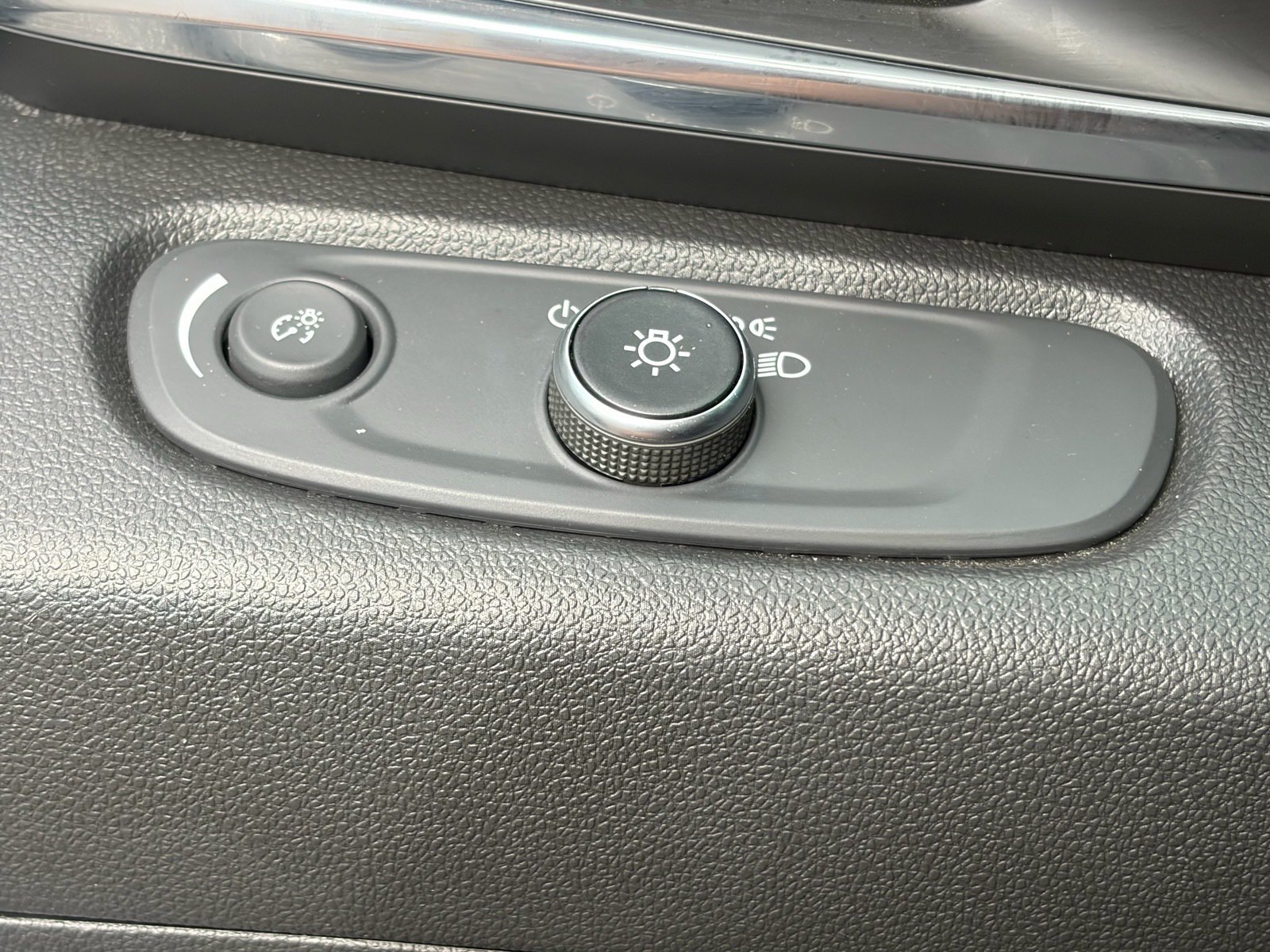 Used 2024 Buick Envista Sport Touring w/ Convenience II Package FWD image 22