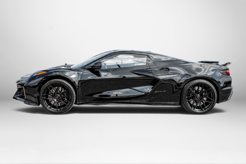 Used 2023 Chevrolet Corvette Z06 w/ Stealth Interior Trim Package RWD image 11