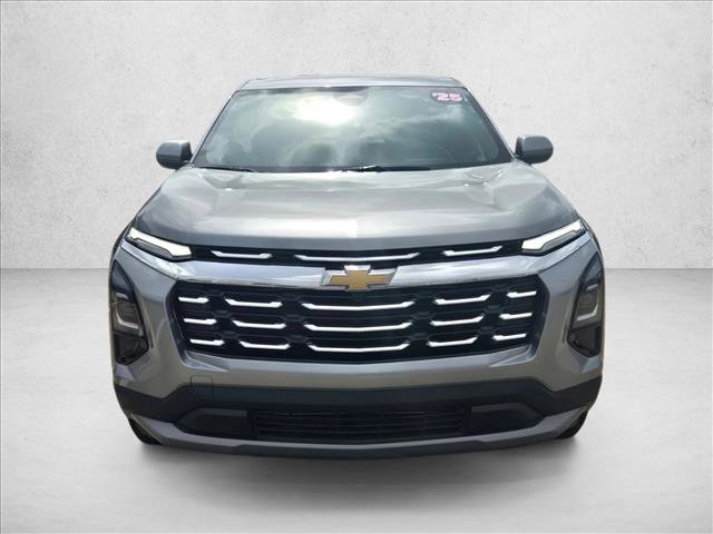 Used 2025 Chevrolet Equinox LT AWD/4WD image 2