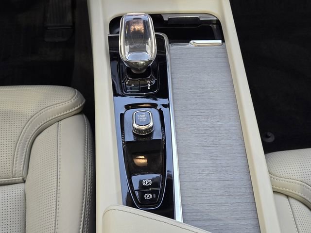 Certified 2023 Volvo XC60 B5 Ultimate w/ Protection Package Premier FWD image 19