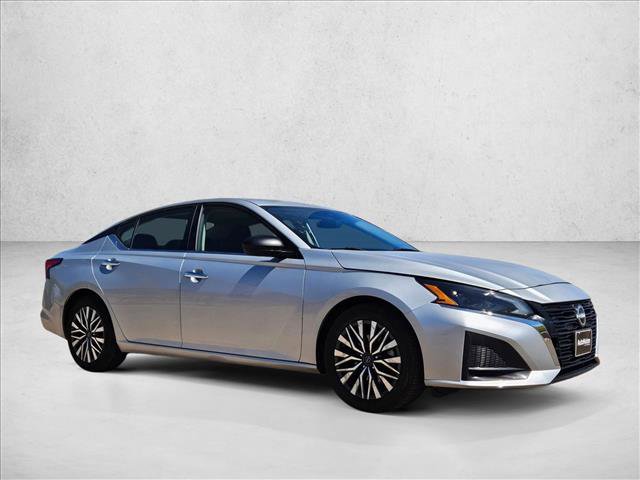 Used 2024 Nissan Altima 2.5 SV image 3