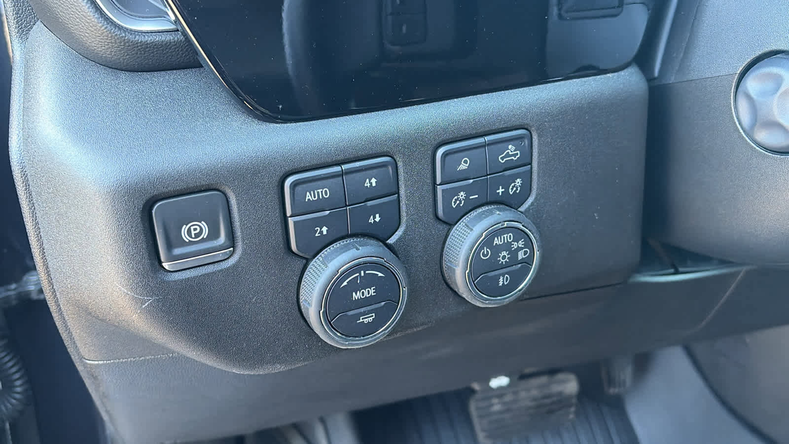 Used 2024 Chevrolet Silverado 1500 LTZ image 10