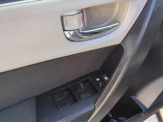 Used 2018 Toyota Corolla LE FWD image 11