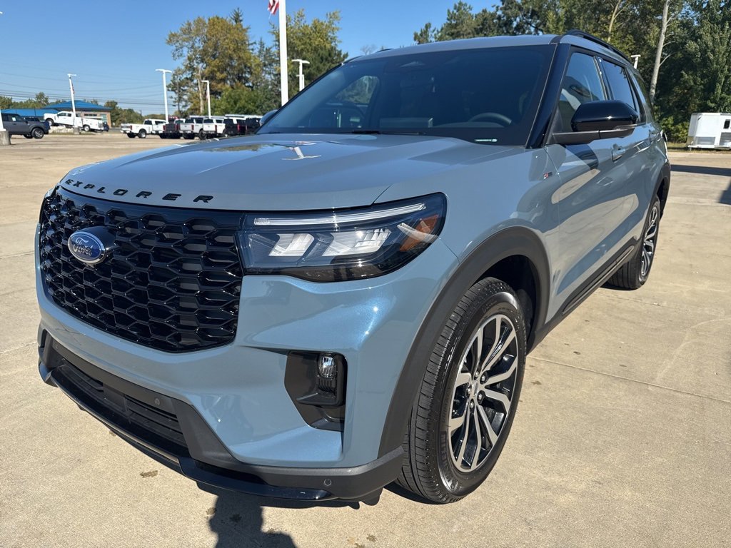 New 2025 Ford Explorer ST-Line image 2