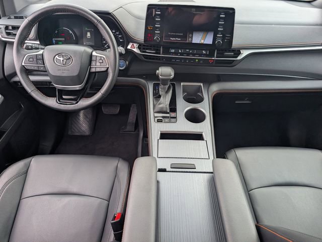 Used 2022 Toyota Sienna XSE image 11