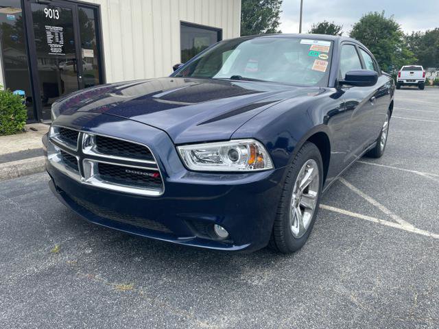 Used 2014 Dodge Charger SXT w/ Sport Appearance Group RWD image 2