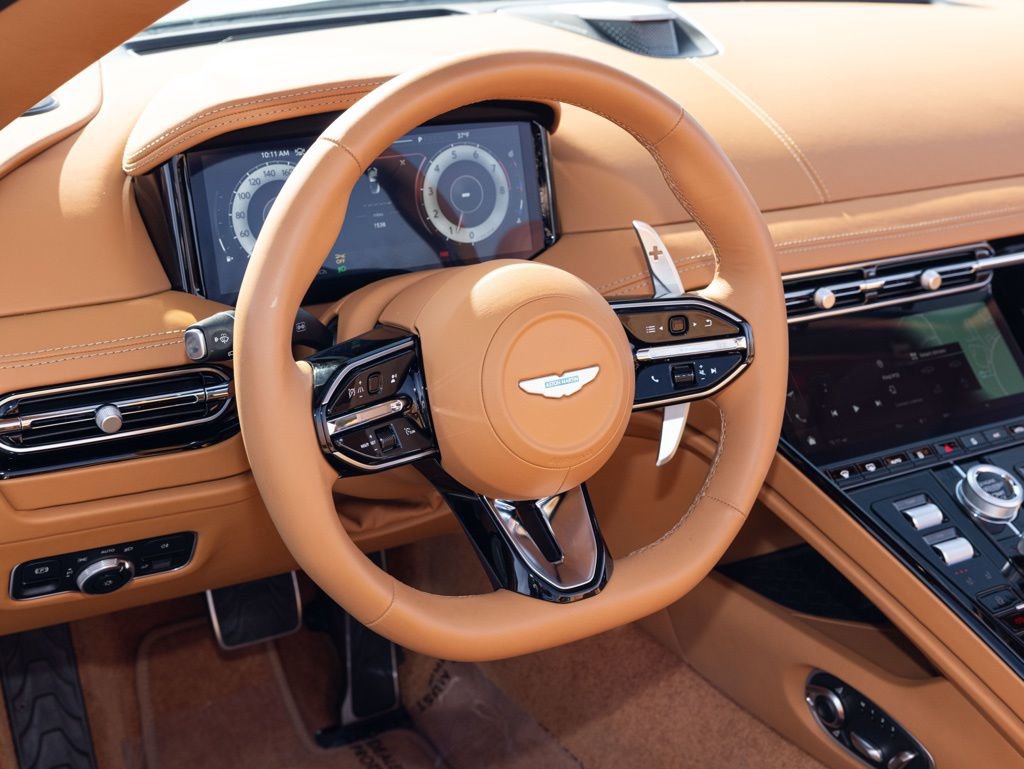 Used 2025 Aston Martin DB12 Volante image 28