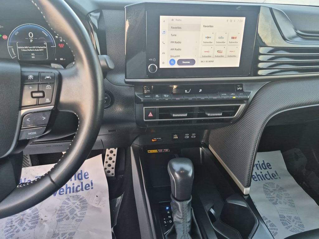 Used 2025 Toyota Camry SE FWD image 17