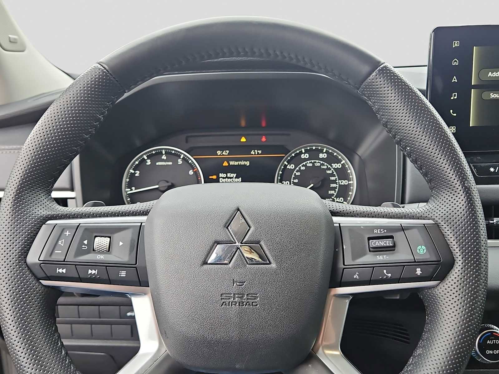 Used 2025 Mitsubishi Outlander SE image 25