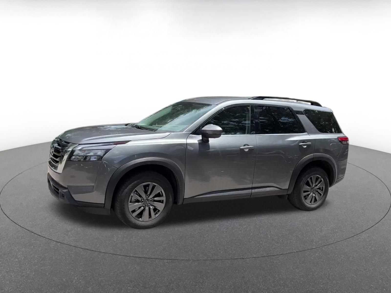 Used 2025 Nissan Pathfinder SV FWD image 8