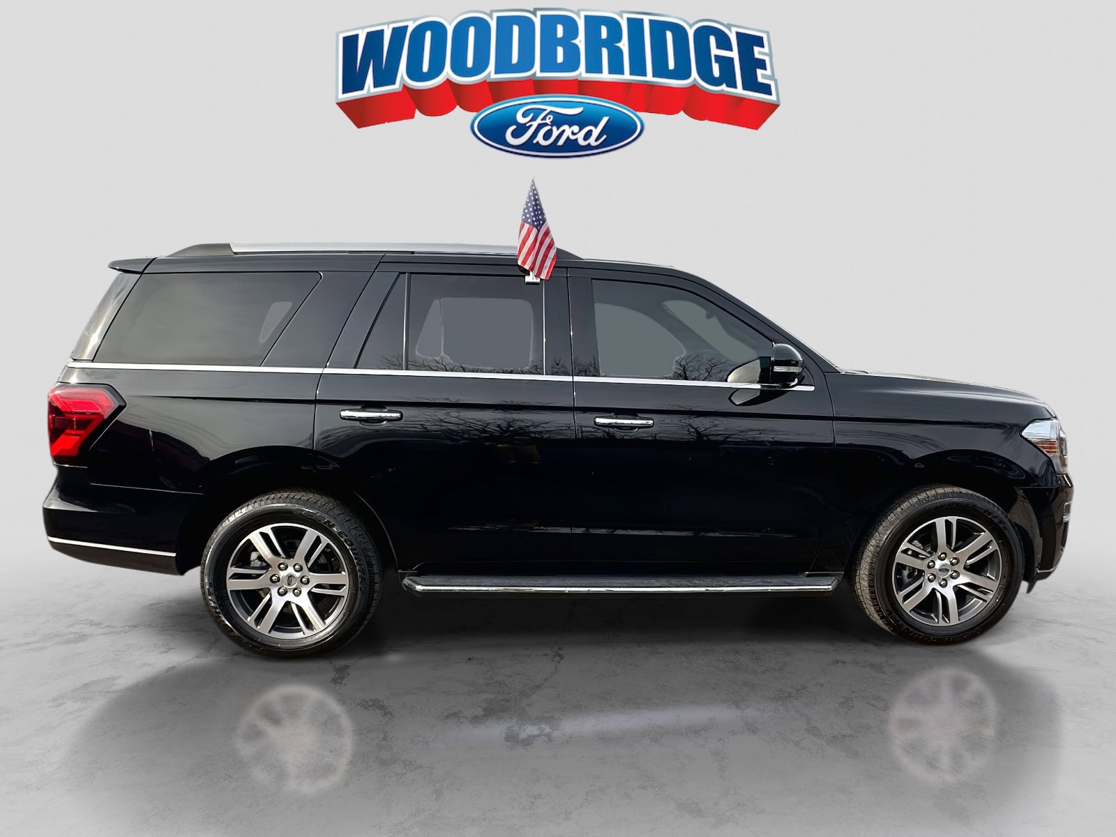 Used 2022 Ford Expedition Limited image 3