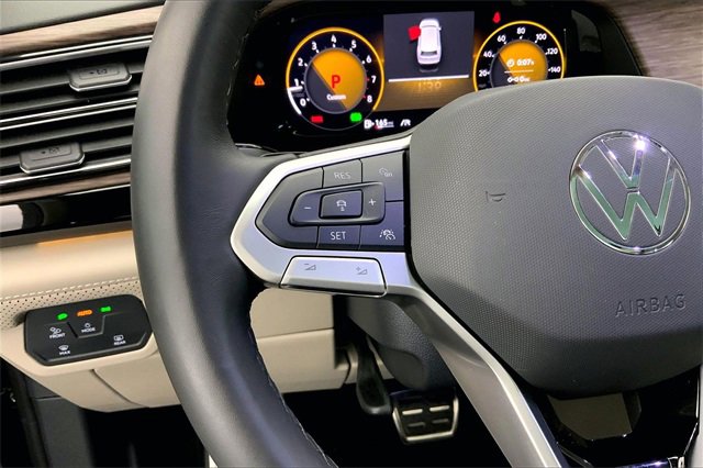 Used 2025 Volkswagen Atlas SEL Premium R-Line image 18