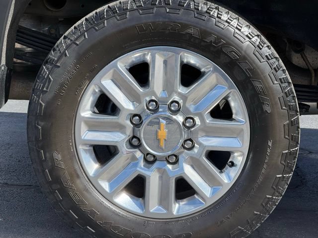 Used 2025 Chevrolet Silverado 2500 High Country w/ Technology Package AWD/4WD image 11