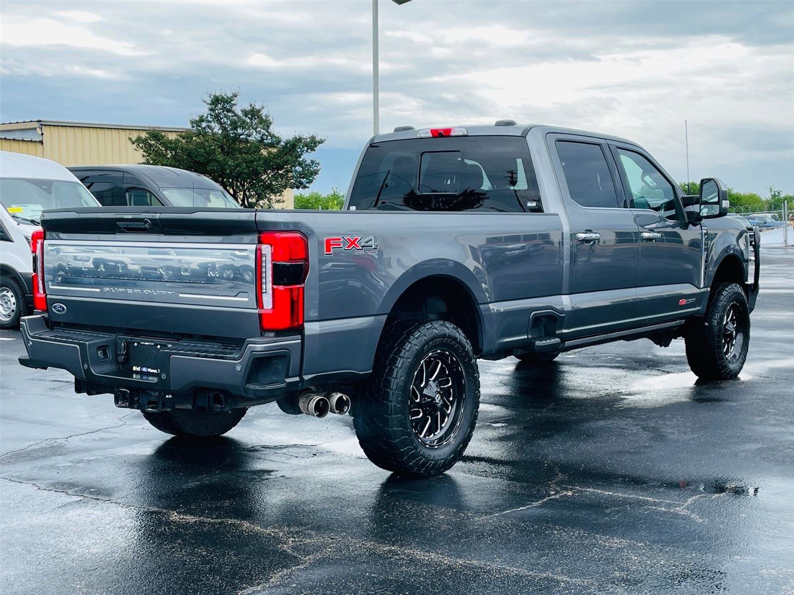 Used 2023 Ford F350 Platinum AWD/4WD image 4