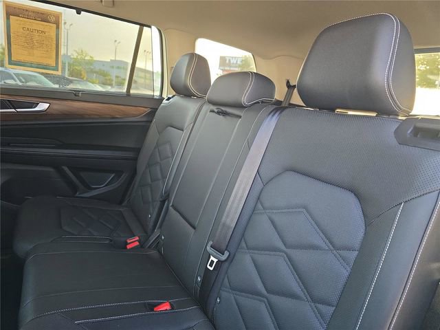 Used 2025 Volkswagen Atlas SE FWD image 15