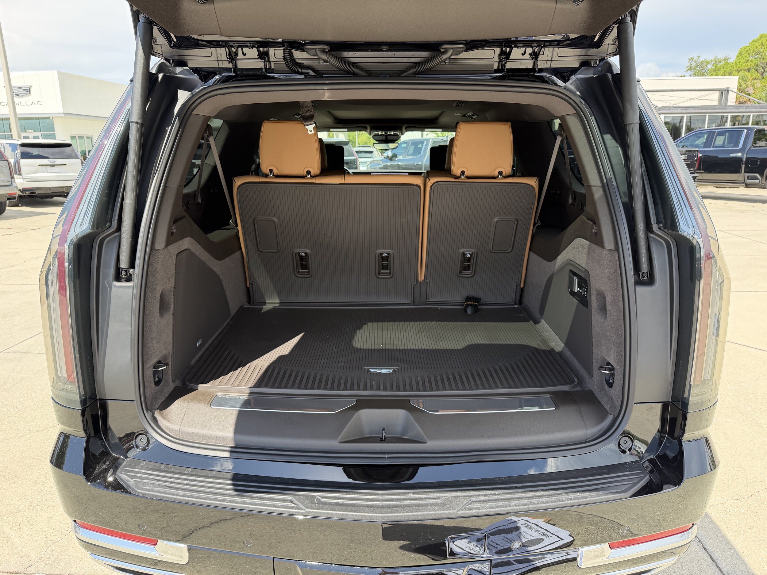 New 2026 Cadillac Escalade ESV Luxury w/ LPO, Floor Liner Package AWD/4WD image 11