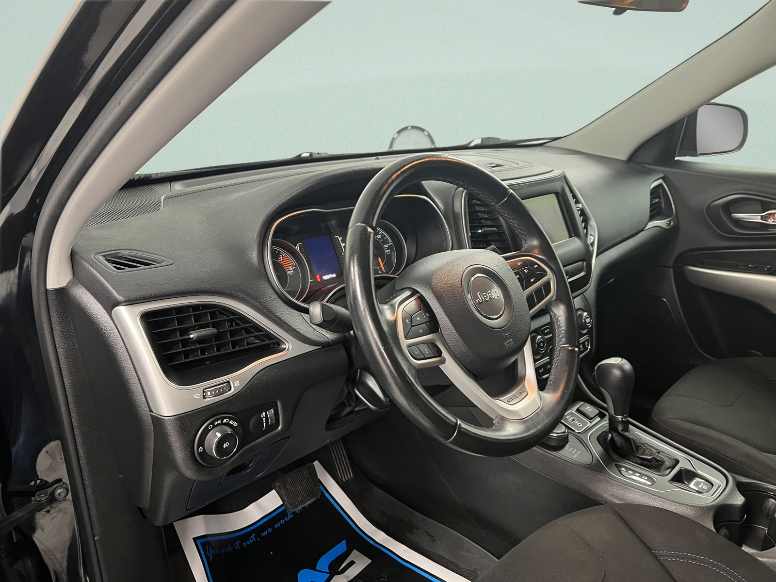 Used 2020 Jeep Cherokee Latitude AWD/4WD image 12